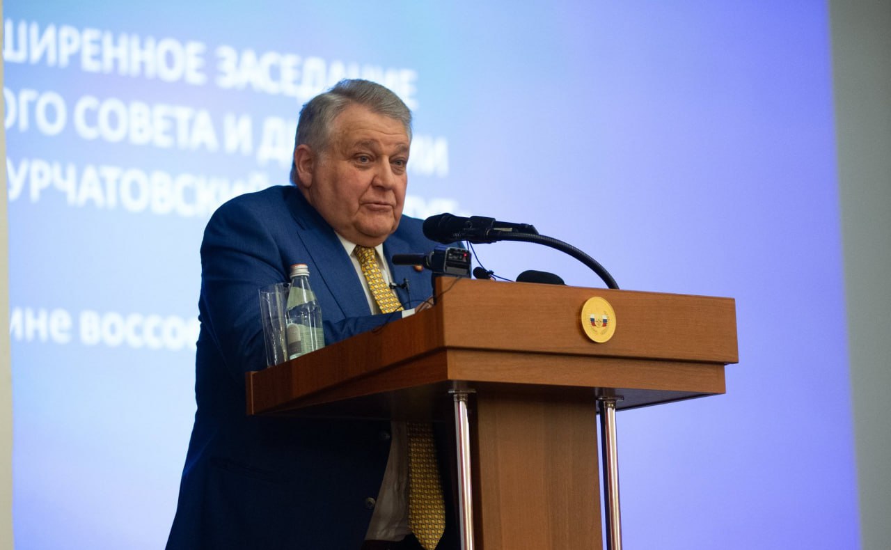 Ковальчук станет советником гендиректора Роскосмоса «Президент НИЦ „Курчатовский институт“ Михаил Ковальчук станет советником генерального директора госкорпорации „Роскосмос“ Дмитрия Баканова по вопросам реализации и координации федерального проекта „Космический атом“», — говорится в сообщении. В Роскосмосе отметили заслуги Ковальчука в сфере рентгеновской физики, кристаллографии и нанодиагностики. Он руководит Курчатовским институтом с 2005 года. При нем институт первым в России получил статус национального исследовательского центра. Подробнее