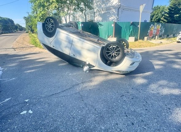 Скользил крышей по асфальту: автомобиль перевернулся от удара в ДТП в Уссурийске Авария произошла из-за нарушения знака "Уступи дорогу" Читать подробнее на сайте...