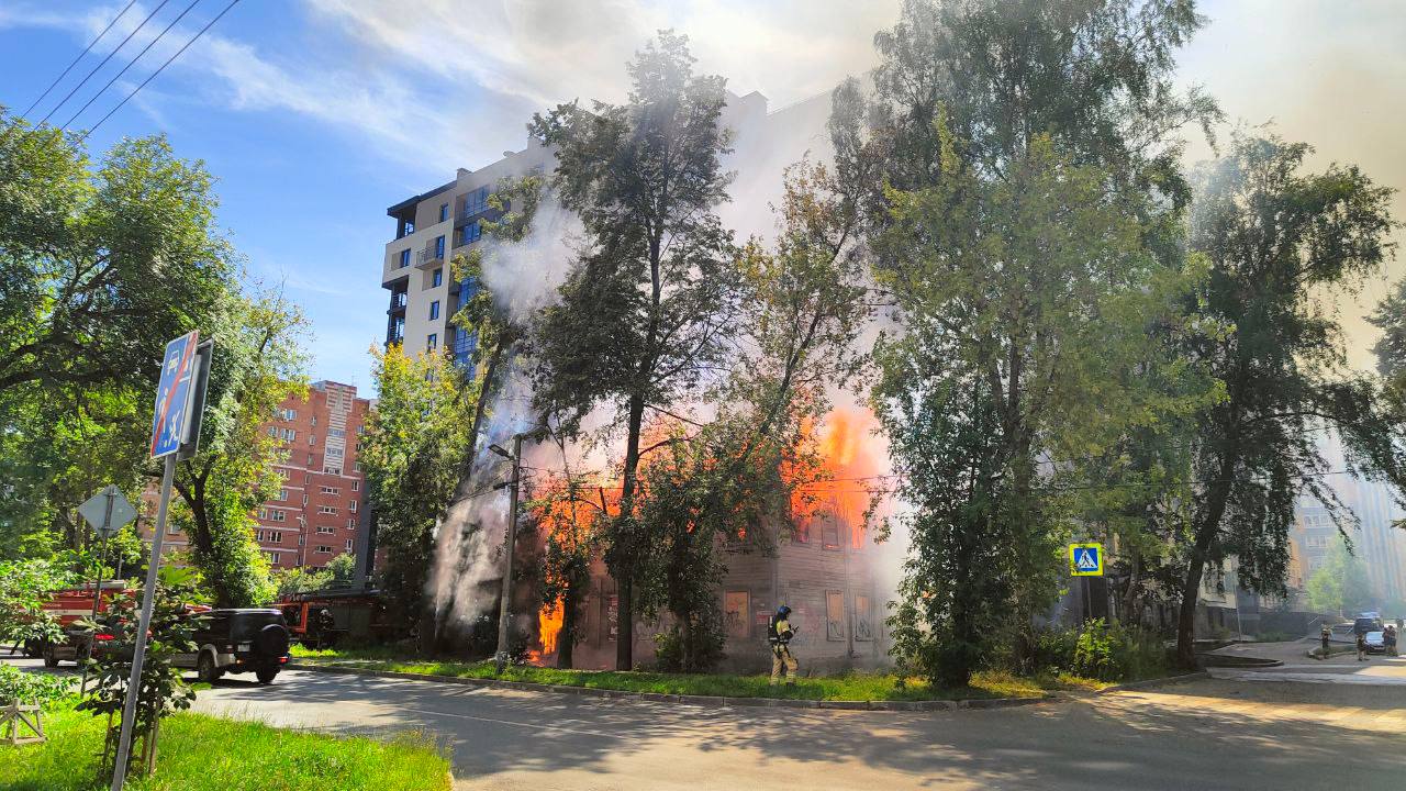 Во время пожара на Полтавской пострадал один человек Его с ожогами госпитализировали Сейчас пожар локализован. Подписаться Написать нам