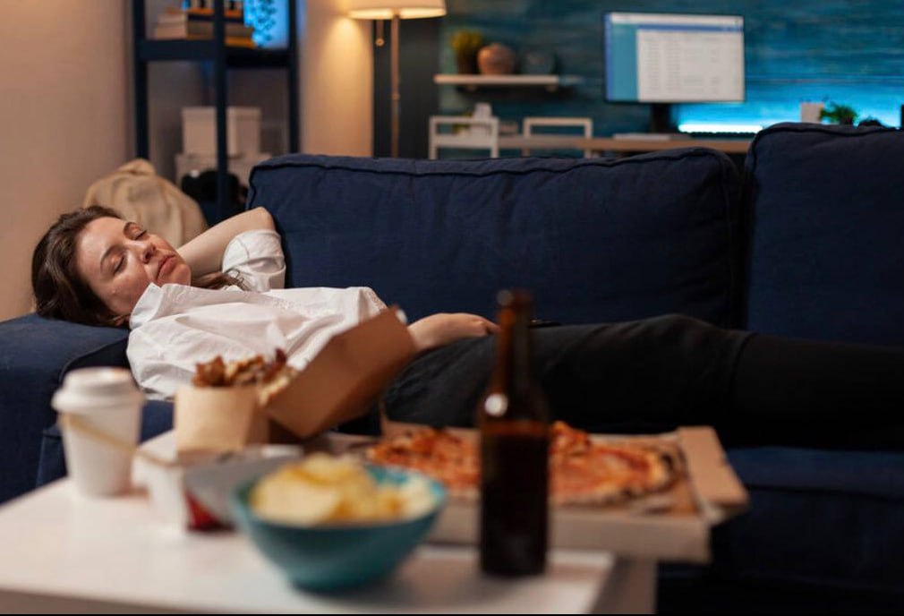 Кола и чипсы сделают из вас психопата исследование с участием 400 000 человек Выяснилось что регулярное употребление ультраобработанных продуктов фастфуд снеки газировка сладости связано с депрессией СДВГ и плохим контролем эмоций При этом не спасает ни спорт ни любая другая физическая активность вредная пища всё рано убивает менталку Подписывайтесь на Бердянск Актуально Всегда актуальные новости