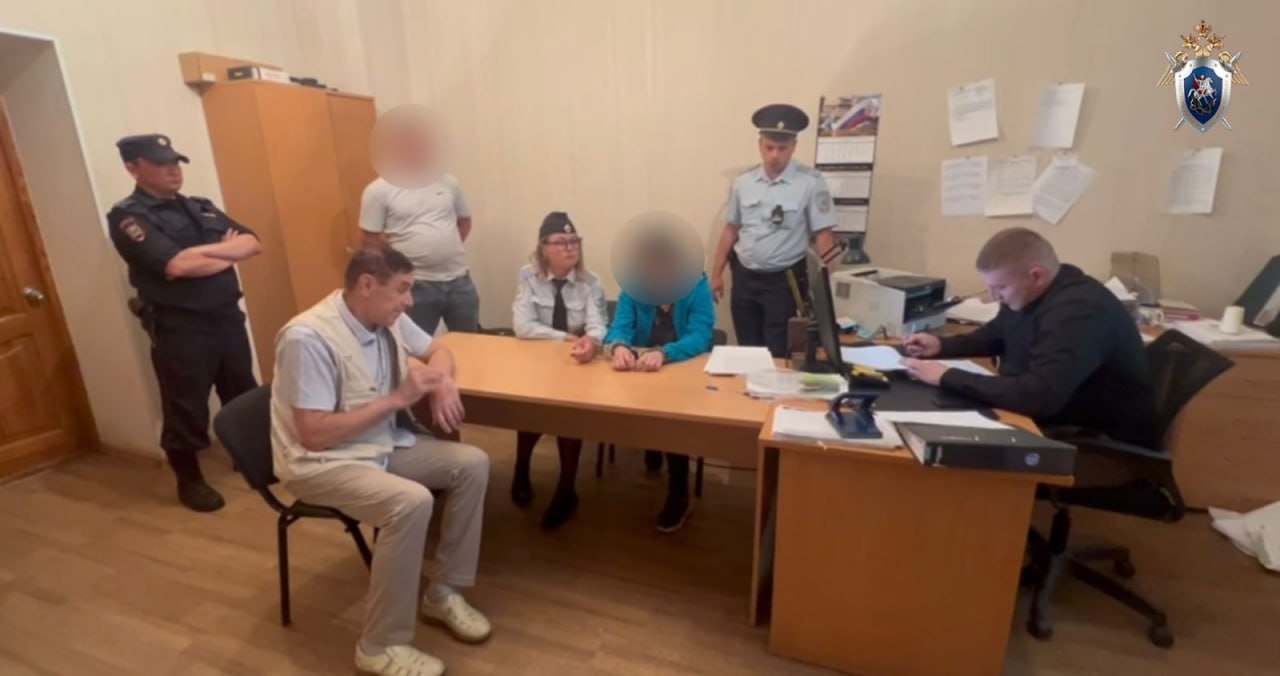 В Белебее молодая женщина заключена под стражу за смертельное избиение соперницы Белебеевским межрайонным следственным отделом СУ СК РФ по Республике Башкортостан 23-летней местной жительнице предъявлено обвинение в умышленном причинении тяжкого вреда здоровью, повлекшем по неосторожности смерть потерпевшего ч. 4 ст. 111 УК РФ . Судом по ходатайству следователя в отношении нее избрана мера пресечения в виде заключения под стражу. По версии следствия, в апреле этого года в доме на улице Рабочей в городе Белебее две женщины распивали спиртные напитки, когда между ними произошла ссора, вызванная ревностью. 47-летняя хозяйка дома упрекала 23-летнюю гостью в отношениях с молодым человеком, с которым сама ранее состояла в близких отношениях. В ходе конфликта гостья нанесла несколько ударов в область живота потерпевшей. От полученных травм женщина скончалась на месте происшествия через непродолжительное время. Обвиняемая дала признательные показания и сотрудничала со следствием. По уголовному делу проведен осмотр места происшествия, допрошены свидетели, назначен ряд судебных экспертиз. В настоящее время выполняются следственные и иные процессуальные действия, направленные на сбор и закрепление доказательственной базы.