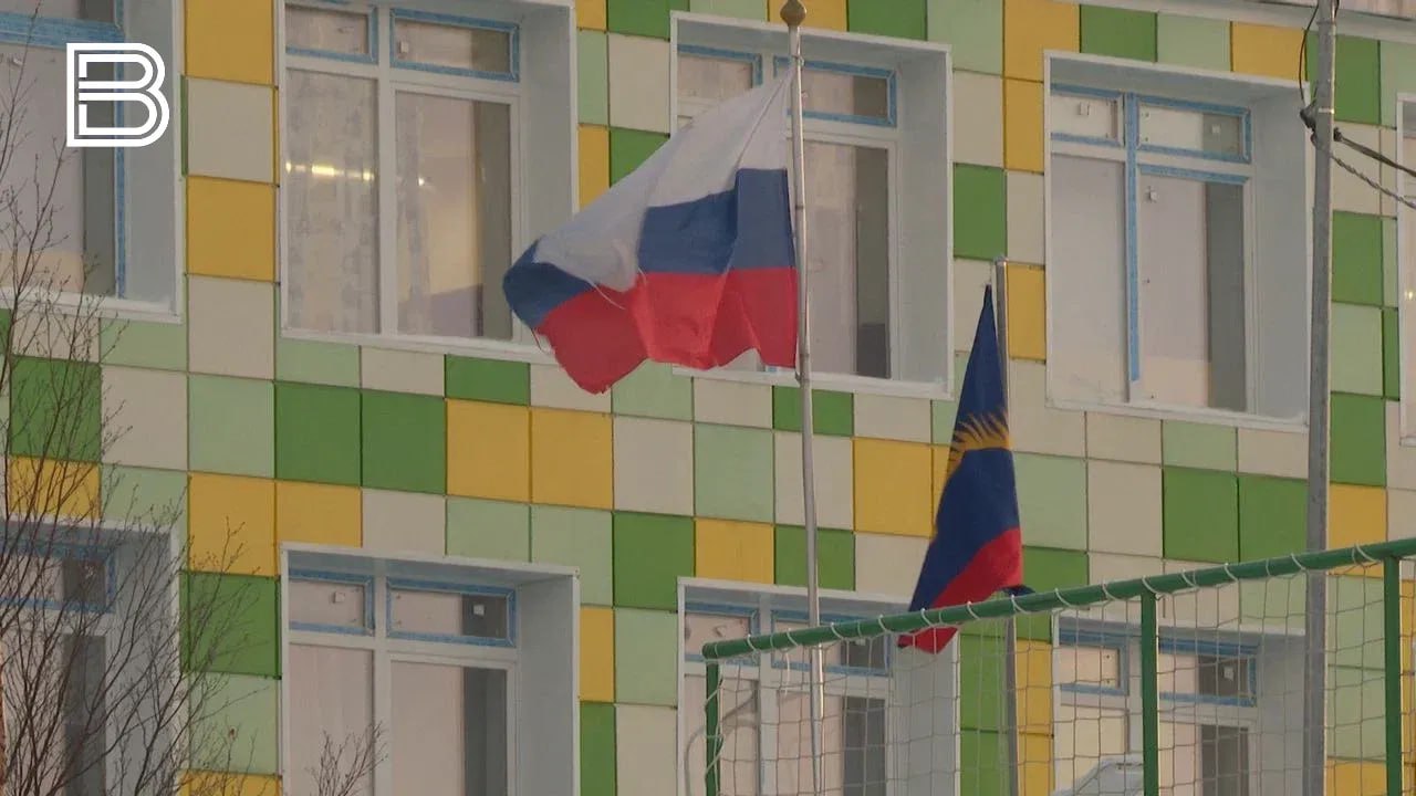 Школьник из Полярного сообщил о минировании чтобы не писать проверочную Как сообщили в региональном УМВД утром накануне в дежурную часть полиции поступил звонок о минировании одного из образовательных учреждений Полярного На место оперативно выехали наряды полиции вместе с администрацией школы была проведена эвакуация учеников и персонала Позже выяснилось что звонил 14 летний ученик этой же школы Как оказалось он не хотел писать проверочную работу и решил таким способом сорвать занятия Возбуждено уголовное дело Все самые важные новости Telegram MAX