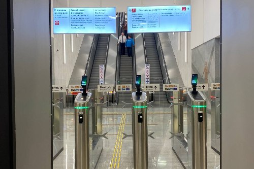 В новосибирском метро могут повысить стоимость проезда к Новому году Действующий тариф в метрополитене был установлен 23 декабря 2024 года Изменить его могут только через год после последнего повышения стоимости проезда Метрополитен уже направил обращение об изменении тарифа из за роста затрат Департамент экономики и стратегического планирования мэрии в данный момент рассматривает этот вопрос По результатам экспертизы предоставленных материалов будет назначено заседание комиссии по установлению регулируемых тарифов для принятия решения о размере тарифа на услуги по перевозкам пассажиров и провозу ручной клади сверх установленных норм МУП Новосибирский метрополитен сообщили в городской администрации