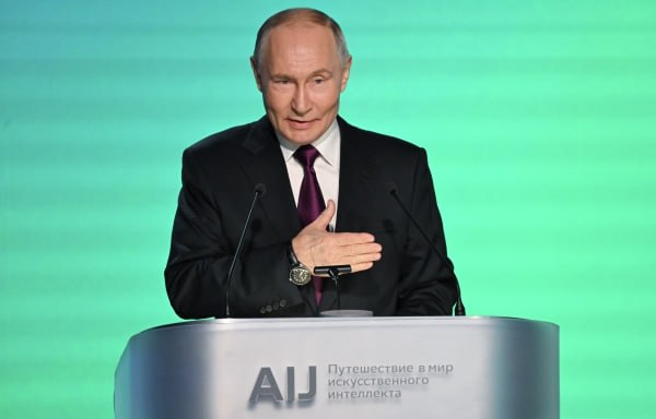 Владимир Путин рассказал о пройденном ежегодном медицинском обследовании Всё хорошо Я только что проходил обследование это заняло у меня почти двое суток с ночёвкой в клинике заявил глава государства во время посещения выставки посвящённой отечественным достижениям в сфере ИИ Там президенту в частности представили разработки для проведения фактически мгновенного чекапа организма Владимир Путин заинтересовался возможностью такого быстрого обследования Подписаться на Говорит Москва Telegram VK MAX