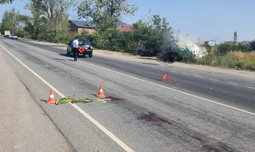 В Предгорном округе в результате наезда пострадала девушка-пешеход    По предварительным данным, 7 августа примерно в 7 часов 40 минут на улице Молодежная поселка Железноводский, водитель автомобиля Лада Калина, двигаясь в сторону Минеральных Вод, не предоставила преимущество в движении пешеходу, переходящего проезжую часть по нерегулируемому пешеходному переходу.    В результате автоаварии 21-летняя жительница Железноводска с травмами госпитализирована в больницу Пятигорска.   ⏺ Установлено, что за рулем автомобиля 73-летняя жительница Лермонтов, стаж вождения которой составляет 17 лет, злостным нарушителем ПДД не является.  По факту автоаварии проводится проверка. Детальные обстоятельства происшествия уточняются.