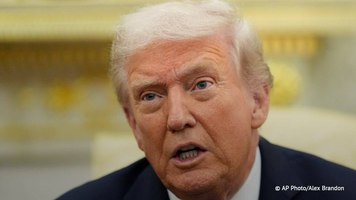 Создание системы ПРО Золотой купол обойдется США в 1 1 трлн вместо обещанных Трампом 175 млрд свидетельствуют подсчеты Bloomberg Таким образом сумма может более чем на 500 превысить обещанную Введение системы в эксплуатацию в 2029 году также нереалистично по оценкам экспертов Подпишись RogandarNEWs мы в MAX