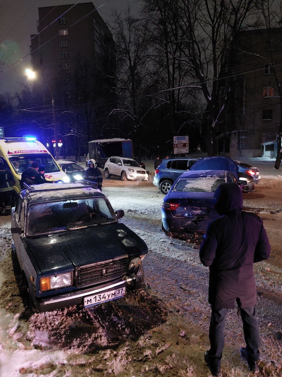 Прислали через  :  "На Громобоя в Иванове жесткое ДТП, движение очень сильно затруднено. Вероятно, есть пострадавшие"