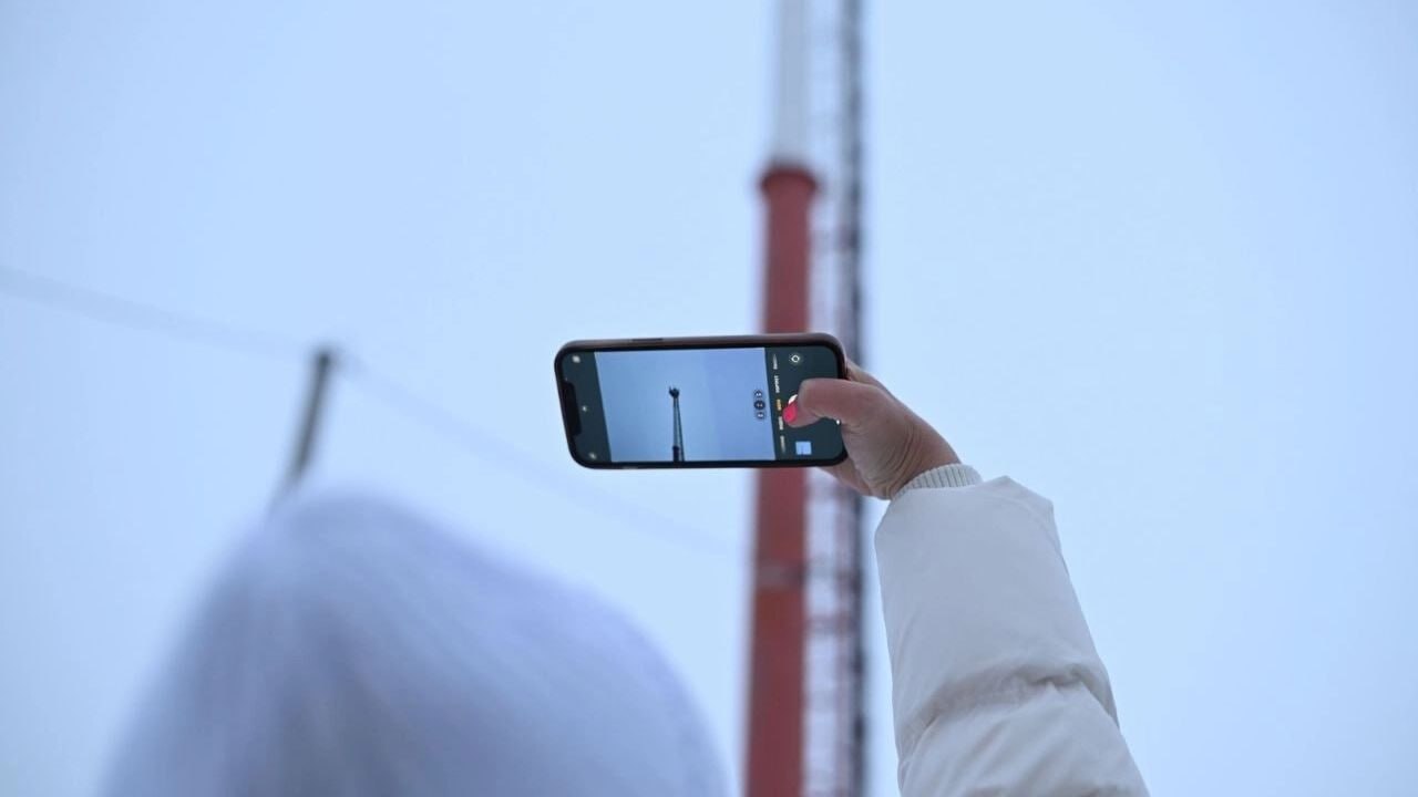 МТС расширила сеть в Краснотуранско Идринском округе На юге региона заработали девять новых базовых станций МТС Мобильная связь и интернет стали стабильнее в сёлах Майское Утро Екатериновка Большой Телек Куреж Отрок Романовка Никольское Новоберёзовка и деревне Николаевка Связь охватывает жилые дома школы магазины и социальные объекты В нескольких населённых пунктах стандарт 4G появился впервые По данным компании расширение сети также улучшило покрытие между сёлами и деревнями что важно для тех кто регулярно перемещается по округу