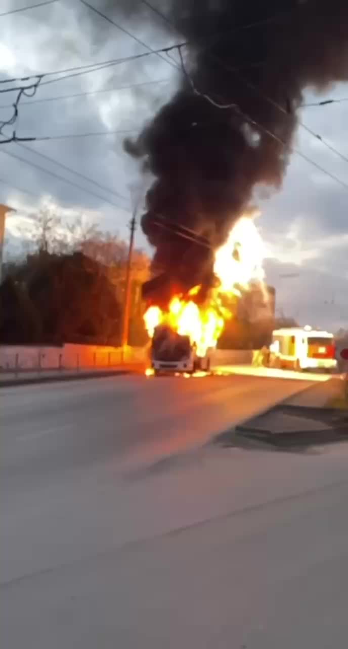 Пожар в автобусе в Севастополе: причины и последствия