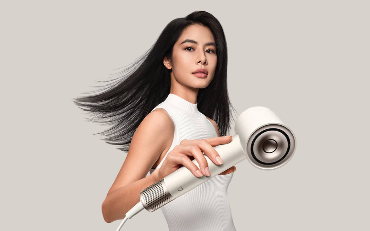 У Xiaomi появился фен конкурент Dyson, но дешевле и с крутыми фишками.  Xiaomi представила мощнейший фен  110 000 оборотов в минуту , а внутри спрятана технология, которая ИОНИЗИРУЕТ ВОЗДУХ, смягчающая волосы и предотвращающая пересушку.  Кроме того, у новинки 8 режимов работы, включая комфортный температурный режим и защиту от перегрева.  Стоимость в Китае — $52.