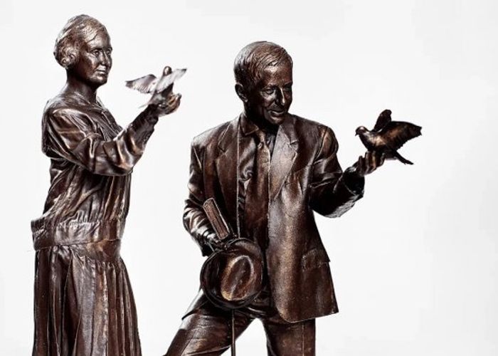 В Москве откроют памятник Александру Таирову и Алисе Коонен Режиссёр и актриса основали Камерный театр преемником которого стал нынешний театр имени Пушкина Церемония пройдёт 17 ноября