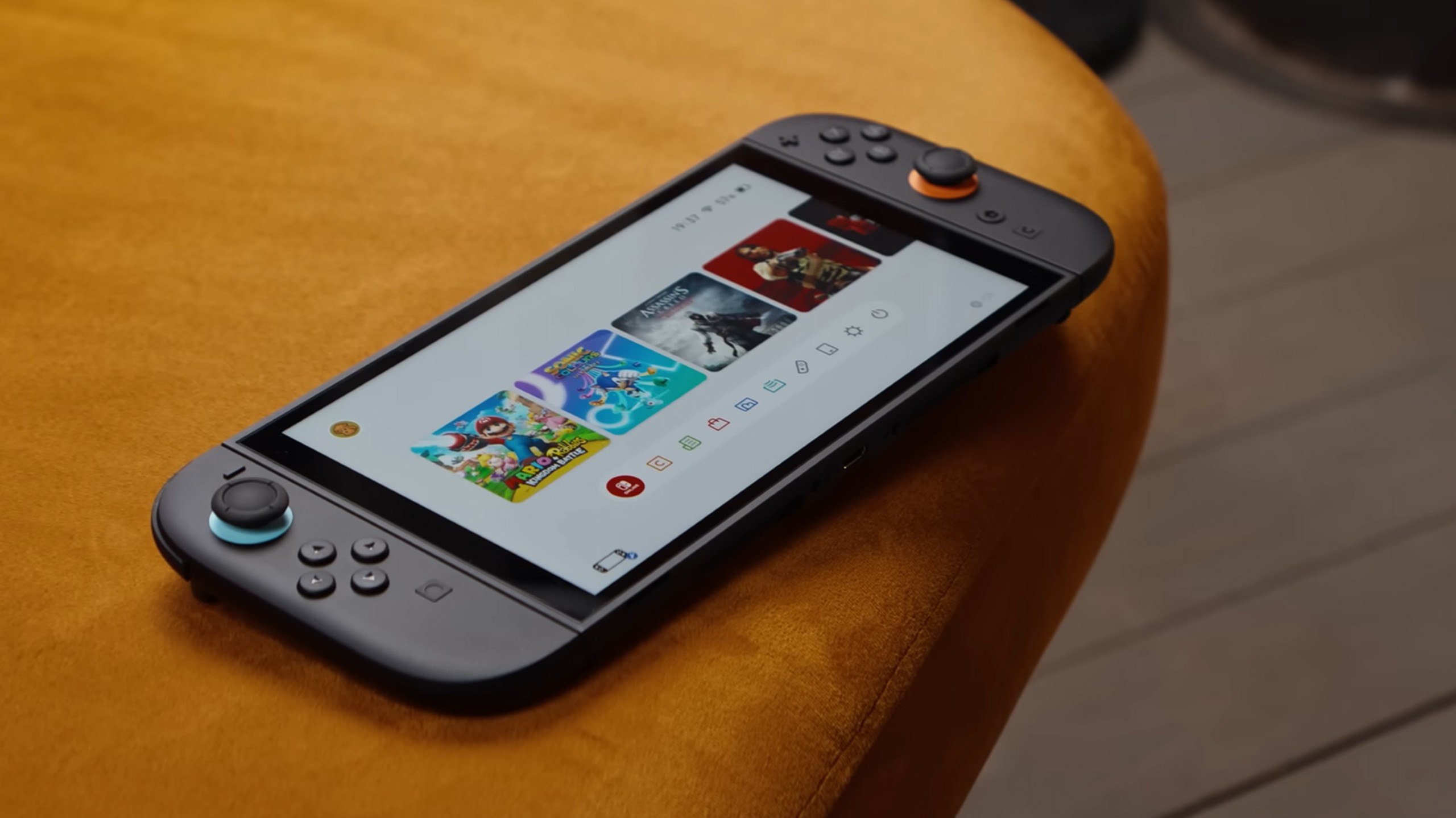 Инсайдер Nintendo Prime сообщил, что Switch 2 была продана тиражом в 3 миллиона за первые сутки — это абсолютный рекорд за всю историю консолей.  Предыдущий рекорд принадлежал PS4, которая за первые сутки разошлась тиражом в миллион экземпляров, при этом за первые два месяца продажи увеличились лишь до 4,5 млн единиц.  Инсайдер полагает, что Switch 2 превзойдёт этот результат в течение выходных.    Rozetked   Подписаться