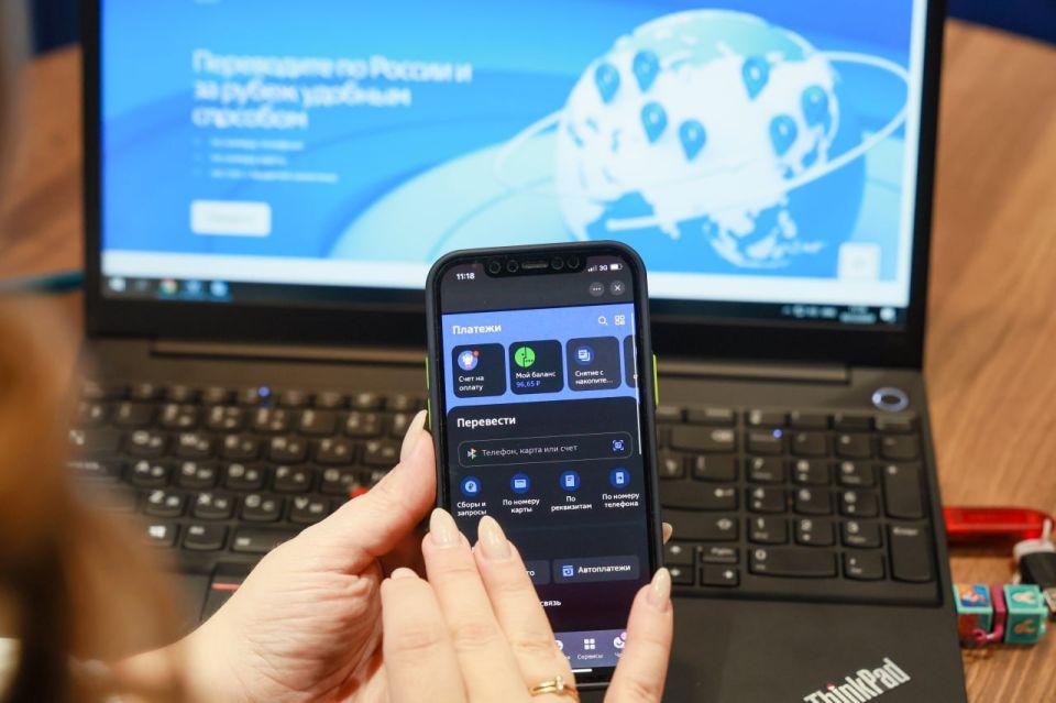 ВТБ самозапреты спасают клиентов от потерь на 300 млн рублей ежемесячно Четверг 27 ноября Крым 24 ВТБ оценил эффективность механизма самозапрета на потребительские кредиты ежемесячно новый сервис помогает клиентам сохранять около 300 млн рублей блокируя нежелательные займы и снижая риски мошенничества По состоянию на начало декабря инструментом воспользовались около 5 заемщиков обратившихся за кредитами По прогнозам банка в следующем году показатель сохранится на этом же уровне Об этом в преддверии 16 го Инвестиционного форума ВТБ РОССИЯ ЗОВЕТ сообщил старший вице президент руководитель департамента продуктов розничного бизнеса ВТБ Алексей Охорзин Механизм самозапрета введенный с 1 марта 2025 года позволяет россиянам самостоятельно ограничивать выдачу новых потребительских кредитов ди Подробнее