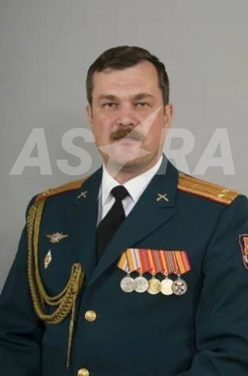 Воспитатель суворовского училища задержан в Екатеринбурге по подозрению в совращении курсанта   57-летний офицер Екатеринбургского суворовского военного училища Владимир Щекотов  на фото  задержан по подозрению в половой связи с воспитанником училища, сообщил ASTRA один из выпускников учебного заведения и подтвердил еще один источник.   Воспитателя подозревают в том, что 29 июля он пригласил 16-летнего суворовца к себе в коттеджный дом и вступил с ним в половую связь. Возбуждено ли уголовное дело, неизвестно. Щекотов вину отрицает.   Прислать фото/видео/информацию:       , Facebook, X на русском, X на английском, WhatsApp