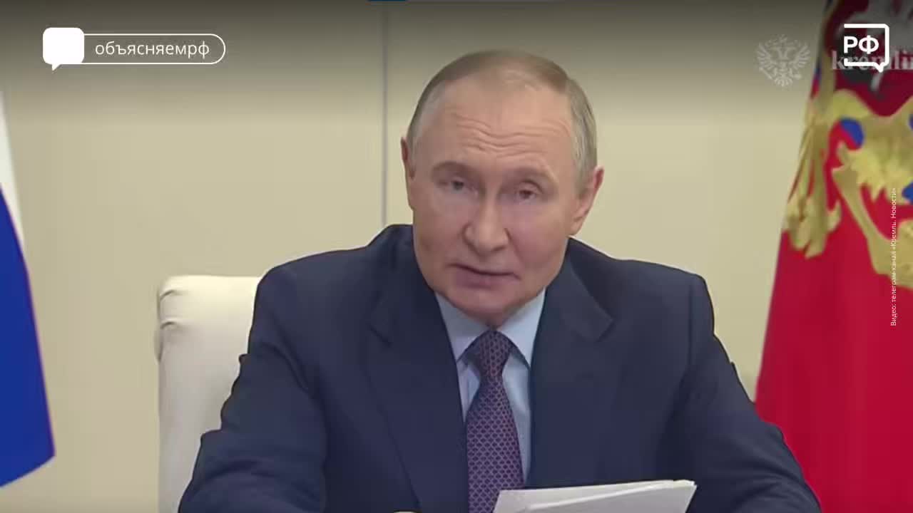 Путин поручил рассмотреть программу 'детская книжная карта' для семей с детьми