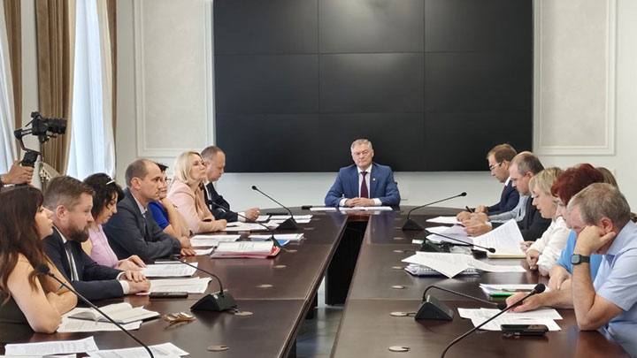 Воронежская область направила 21 заявку на Всероссийский конкурс «Лучшая муниципальная практика» В Воронежской области завершили отбор участников на федеральный этап конкурса «Лучшая муниципальная практика». Об этом сообщили в правительстве региона. По итогам заседания организационного комитета, которое провел заместитель председателя правительства Виктор Логвинов, определены 21 заявка от муниципалитетов, которые будут представлять область на всероссийском уровне. #партнерский_материал
