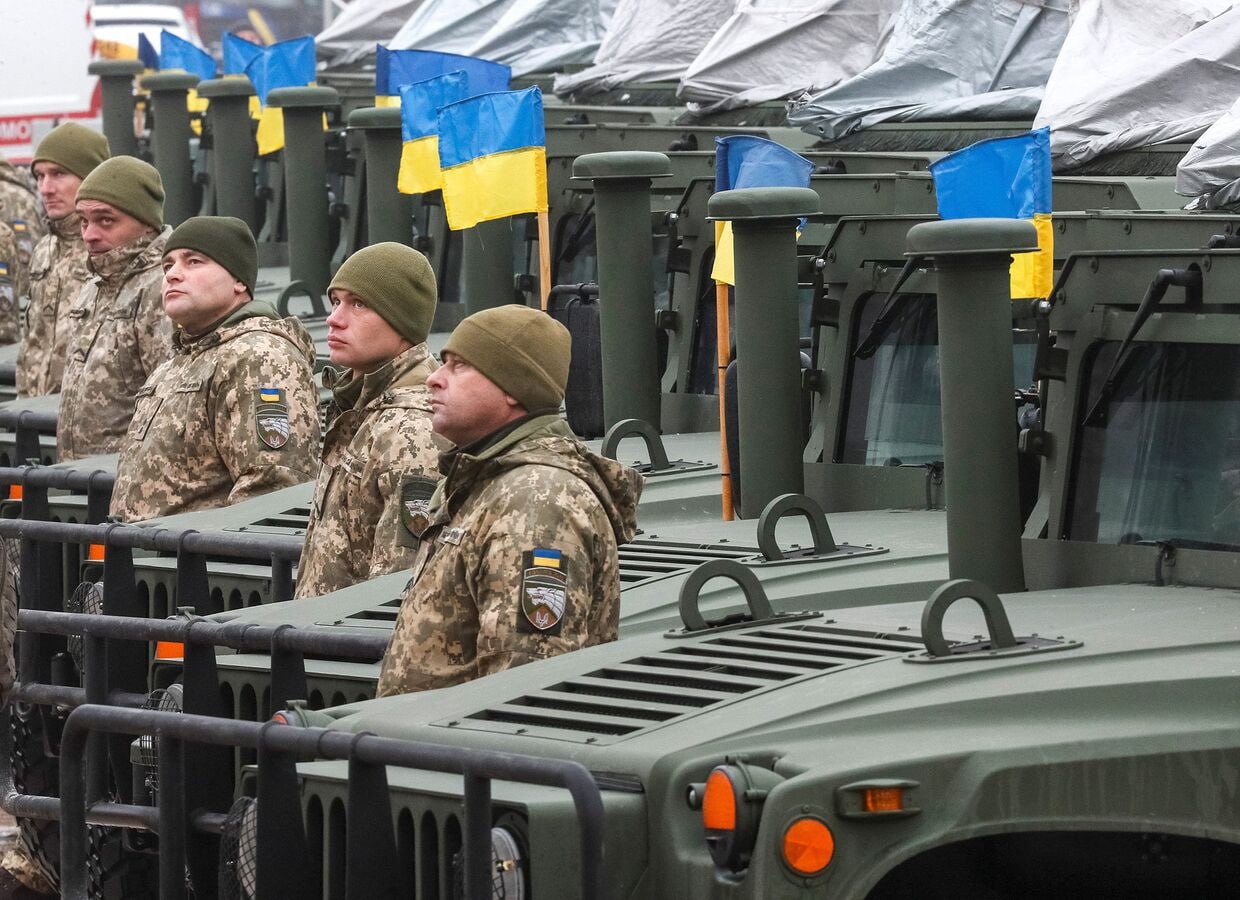 Украина ожидает новые поставки оружия после встречи Уиткоффа в Кремле  Несмотря на долгие переговоры, Москва не смогла убедить США отказаться от санкций и поставок оружия Украине.   Украинская сторона ждёт новых поставок для продолжения борьбы: