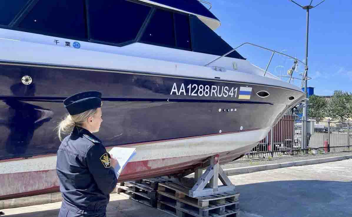 Безработный житель Петропавловска лишился катера Он задолжал налоговой крупную сумму Как рассказали ИА Камчатское время городском отделении Федеральной Службы судебных приставов 44 летний официально безработный мужчина стал фигурантом 6 исполнительных производств Его задолженность по налогам составила 300 тысяч рублей Подробности по ссылке kamtime ru article 82fb999f d9e4 4260 a865 81546d1cd561