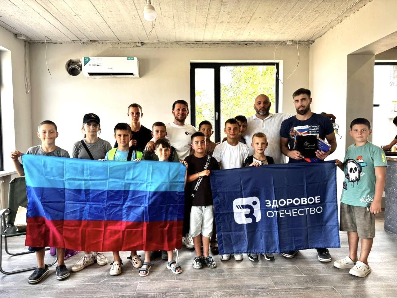 #вРоссиижить — спортом заниматься!   ‍  Луганские спортсмены завершили сбор в Дагестане   Команда юных спортсменов из Луганской Народной Республики успешно завершила учебно-тренировочный сбор в Дагестане.    Под руководством вице-президента Федерации спортивной борьбы ЛНР Вадима Куриленко луганская команда провела полноценные тренировки и приняла участие в соревнованиях.    Руководитель спортивно-патриотического проекта «Здоровое Отечество» в Дагестане Магомед Магомедов отметил: «Я думаю, луганские спортсмены с большой пользой провели время в Дагестане. Мы всегда будем рады помочь в деле спортивно-патриотического развития молодежи».