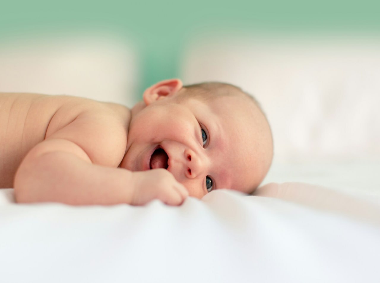 Материнский капитал увеличится на 6 8 с 1 февраля 2026 года Государство проиндексирует выплаты которые составят 737205 рублей на первого ребенка и 974189 рублей на второго Индексация коснется как те семьи которые только получили сертификат так и не те кто не успех израсходовать выделенные средства Больше новостей в Daily News