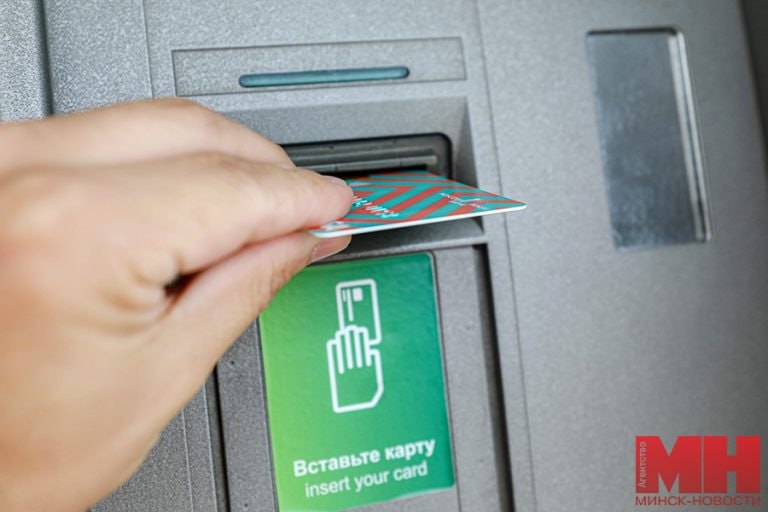 Карточки некоторых банков могут не работать в Беларуси 20 сентября Банковский процессинговый центр проведет технические работы с 00 00 до 6 00 В этот промежуток возможны перерывы и сбои в работе карт в сети организаций торговли и сервиса пунктах выдачи наличных устройствах самообслуживания банкоматах Минск Новости MINSKNEWS BY Telegram Viber FB VK Inst TikTok YouTube