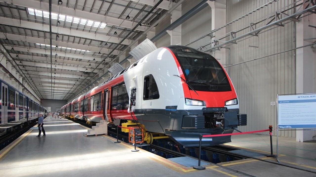 БелЖД заключит контракт с заводом Stadler на 65 поездов Для каких маршрутов В Белорусской железной дороге рассказали о планах по модернизации своего подвижного состава в рамках готовящегося к заключению контракта со швейцарским производителем Stadler Подробности здесь myfin news