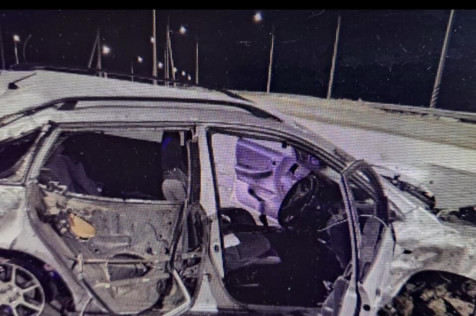 Смертельное ДТП произошло на трассе Чита Забайкальск Ночью 1 декабря на 59 м километре федеральной дороги Чита Забайкальск 23 летний водитель Toyota Corolla Fielder не справился с управлением столкнулся с бордюрным камнем после чего машина опрокинулась В аварии погибли двое пассажиров 18 летний молодой человек и 21 летняя девушка Сам водитель и ещё трое пассажиров госпитализированы Правоохранители выясняют причины и обстоятельства трагедии Фотография из Telegram канала Госавтоинспекции Забайкалья ZAB RU Проголосовать