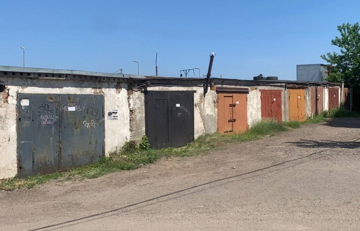 В Железнодорожном районе Красноярска началась подготовка к выкупу 30 гаражей расположенных на пути будущего виадука Об этом сообщили в пресс службе мэрии города Согласно распоряжению администрации планируется изъять 20 гаражей со стороны улицы Красномосковская и ещё 10 со стороны Дорожной Уведомления уже получили 27 собственников а по трём объектам права собственности не зарегистрированы Подробнее на Бабре красноярск kras 24