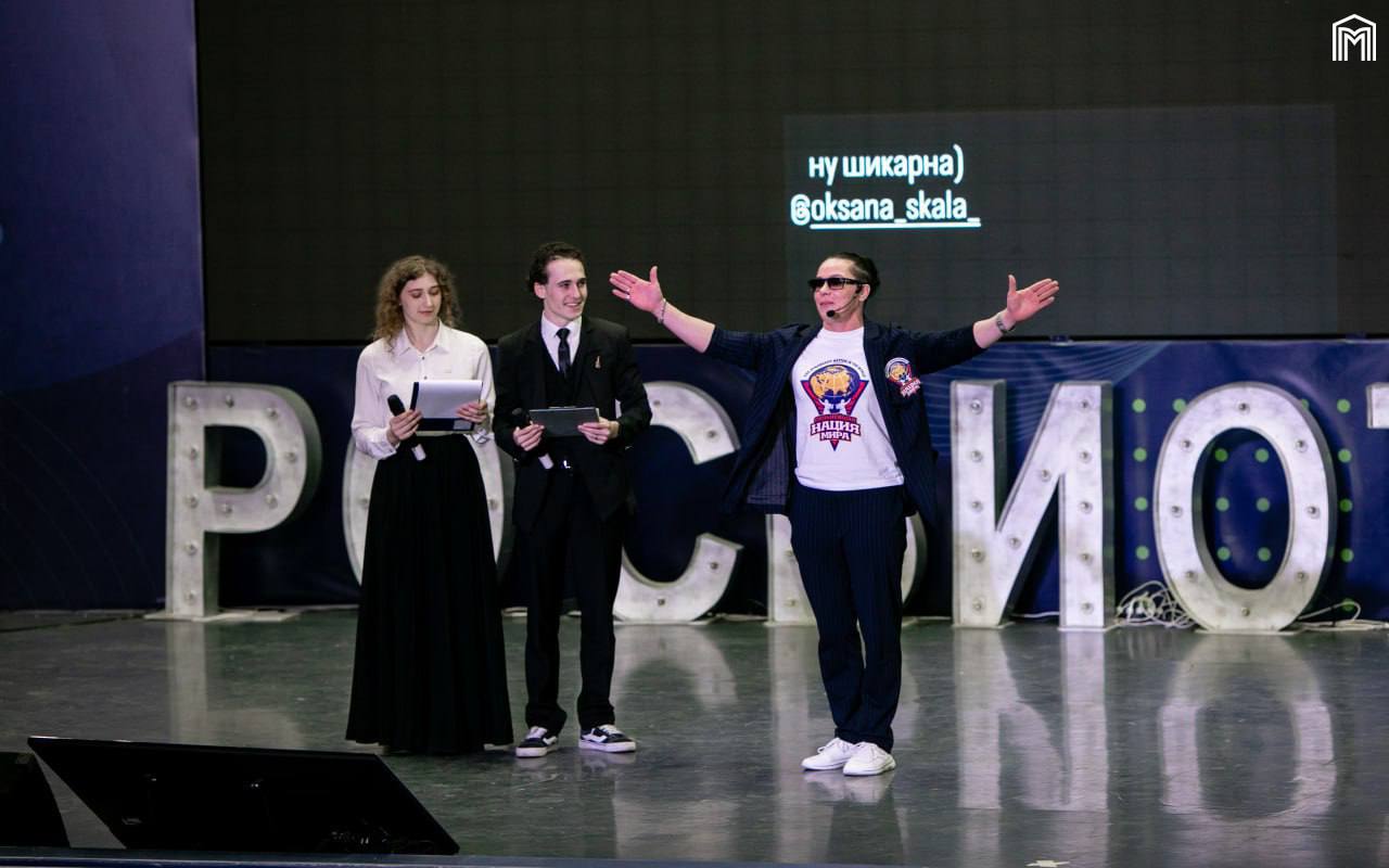 В Москве стартовала спартакиада «Мой спортивный город» для молодых людей с ментальными особенностями здоровья. Уже в третий раз Москва становится площадкой для большого праздника силы, воли и единства — инклюзивной спартакиады «Мой спортивный город». Более 800 спортсменов из 19 социальных учреждений выйдут на старт, чтобы доказать: спорт не делит, а объединяет, не ограничивает, а раскрывает возможности. По инициативе социального дома «Лосиноостровский» Спартакиада проходит с 15 мая по 3 июля. Жители московских социальных домов будут соревноваться в 11 дисциплинах: от интеллектуальных баталий в шахматах и шашках до динамичного мини-футбола. Каждый из участников — уже победитель. Поддержим участников и пожелаем им удачи! Департамент добрых дел #ДобрыеВозможности