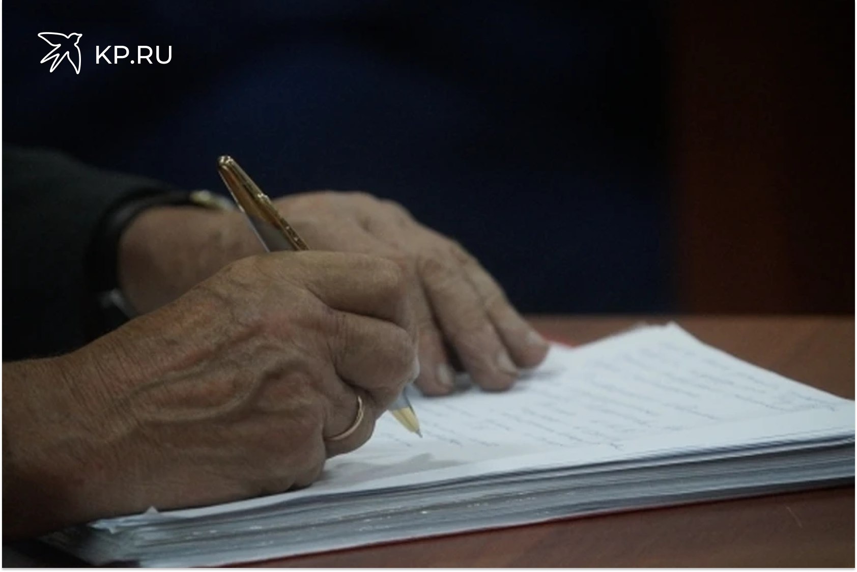 Путин отметил высокой наградой двух руководителей воронежских предприятий Президент России Владимир Путин подписал указ о награждении государственными наградами Медалью ордена За заслуги перед Отечеством II степени отмечены генеральные директора двух воронежских предприятий Дмитрий Марков ООО Гидрогаз и Владимир Фирсов ООО Управляющая строительная компания Спецстальтехмонтаж Указ подписанный главой государства опубликован на официальном интернет портале правовой информации Документ гласит что высокие награды руководителям присуждены за достигнутые трудовые успехи и многолетнюю добросовестную работу Награждение воронежских руководителей продолжает серию недавних поощрений жителей региона Ранее президент объявил благодарность 14 жителям Воронежской области за трудовые успехи Медаль ордена За заслуги перед Отечеством одна из государственных наград Российской Федерации которая вручается гражданам за особые заслуги в различных областях включая промышленность строительство науку и культуру