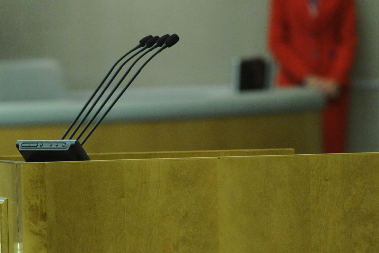 Дмитрий Лепчиков отчитался о работе Минцивоборон и безопасности за 2025 год Сегодня в актовом зале ДП 2 состоялся отчет министра по делам гражданской обороны и обеспечению безопасности жизнедеятельности населения Якутии Дмитрия Лепчикова за 2025 год В мероприятии также принял участие первый заместитель Председателя Правительства РС Я Дмитрий Садовников В своем докладе министр подробно проанализировал работу министерства отметив ключевые направления координацию завоза необходимых грузов подготовку и реагирование на паводковые ситуации и лесопожарный период а также дополнительное оснащение и поддержку участников специальной военной операции Завершая выступление Дмитрий Лепчиков обозначил приоритетные задачи министерства на 2026 год направленные на повышение готовности и безопасности населения республики