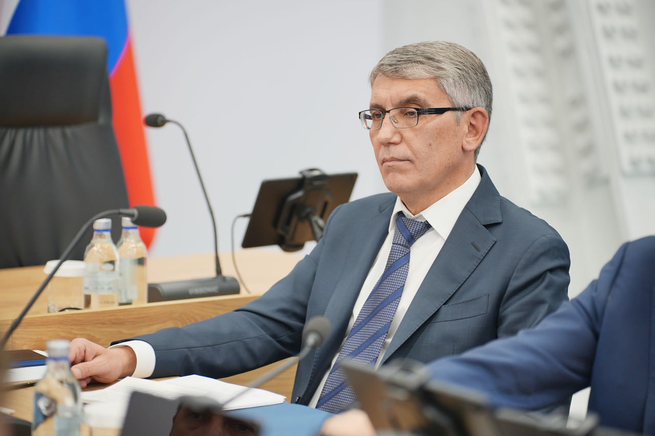 Международный молодежный форум Инженеры будущего обрел постоянную прописку в Тульской области Об этом сегодня стало известно на заседании Бюро Союза машиностроителей России в котором принимал участие губернатор Тульской области Для нас очень важно что именно в Тульской области появилась еще одна возможность для развития молодых талантов профессионального взаимодействия и формирования будущего инженерного поколения Также стало известно что глава региона включен в состав Бюро Союза машиностроителей России Благодарю Сергея Викторовича Чемезова генерального директора Государственной корпорации Ростех и всех членов Бюро за оказанное доверие Уверен наше сотрудничество будет и впредь способствовать развитию промышленности сообщил Дмитрий Миляев в своем канале в МАХ Подписаться на Myslo