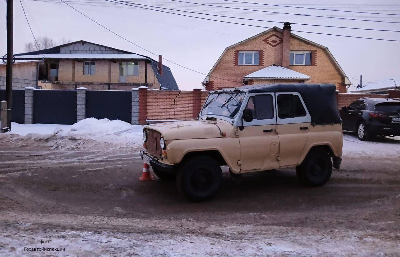 Девятилетний мальчик пострадал при наезде автомобиля в Черемхове  ДТП произошло сегодня вечером. Автомобиль "УАЗ" под управлением 72-летнего водителя совершил наезд на ребенка.  В результате инцидента мальчик получил травмы и был доставлен в больницу. Степень тяжести полученных повреждений в настоящее время устанавливается.  Следователи работают над выяснением причин и обстоятельств случившегося.