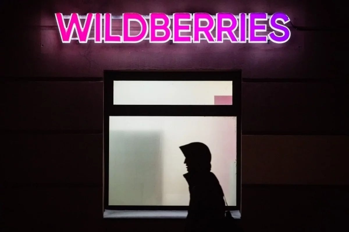 Экс-сотрудница Wildberries на Сахалине присвоила товары на 400 тысяч рублей  В Смирныховском районном суде завершилось рассмотрение уголовного дела в отношении бывшей сотрудницы пункта выдачи интернет-магазина Wildberries. Как установило следствие, женщина работала там в 2023–2024 годах и присвоила товары на общую сумму 401 628 рублей, сообщили в пресс-службе суда.  Суд учёл, что обвиняемая полностью признала вину, возместила причинённый ущерб и раскаялась. Кроме того, чтобы загладить свою вину, она оказала помощь детскому социальному учреждению.  С учётом всех смягчающих обстоятельств женщину приговорили к штрафу в размере 110 000 рублей, но освободили от наказания в связи с деятельным раскаянием.  Приговор вступил в законную силу.    Прислать новость    -Сахалин