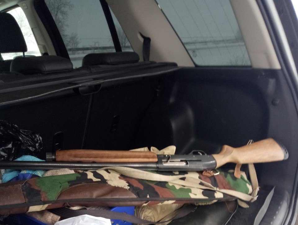 В Волгоградской области браконьера привлекли к уголовной ответственности за убийство косули В феврале житель Среднеахтубинского района отправился на территорию угодья Залплавненское чтобы поохотиться прямо из салона внедорожника УАЗ Патриот Злоумышленник застрелил самца косули в запрещенные для охоты сроки Полиция изъяла авто и огнестрельное оружие Нарушителя приговорили к 6 месяцам лишения свободы и обязали выплатить 200 тысяч рублей Подписаться Перейти на сайт