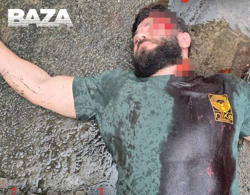 Интересно на этот раз фейк или нет В сети распространились кадры предполагаемого убийства блогера основателя движения Мужское государство запрещенная в России экстремистская организация Владислава Позднякова На это обратил внимание Telegram канал Shot Ряд пабликов написали что блогера расстреляли у отеля Komodo Flores в Индонезии его ресурсы неактивны с 12 часов дня по московскому времени На фото присутствует тело со следами крови визуально человек на снимках похож на Позднякова Но есть нюанс в сети не верят в смерть блогера из за того что он уже проворачивал похожие манипуляции для привлечения внимания общественности и накрутки на канал подписчиков пишет Shot Официально полиция Индонезии и местные СМИ никакой информации о стрельбе или гибели туристов не публиковали Кроме того у комментаторов вызывает сомнения реалистичность фото В июле Поздняков угрожал врачу трихологу которая отказалась принять мужчину в клинике Астери мед в Москве из религиозных соображений