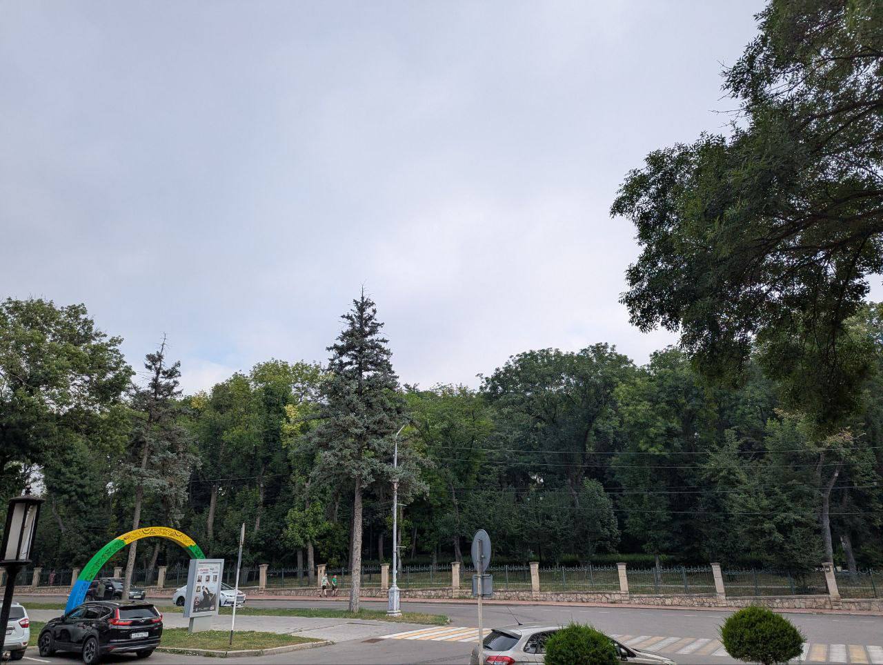 Жители КМВ и Ставрополя жалуются на запах гари  Главы Пятигорска и Ессентуков утром 28 июля отчитались, что на территории их городов возгораний не отмечается. Мэры предполагают, что запах может быть связан с крупным пожаром, который произошёл прошлой ночью в Невинномысске — горело 10 км сухой растительности, огонь потушили только к утру. Также одна из версий — возгорания на территории соседних республик. Причину уже ищут.  При этом в краевом МЧС пояснили: запах в Ставрополе — последствия ночного пожара в Невинномысске.  В курсе   Новости Ставрополья   предложить новость