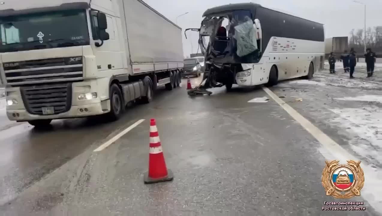 ДТП с бензовозом и автобусом в Ростовской области: 4 пострадавших