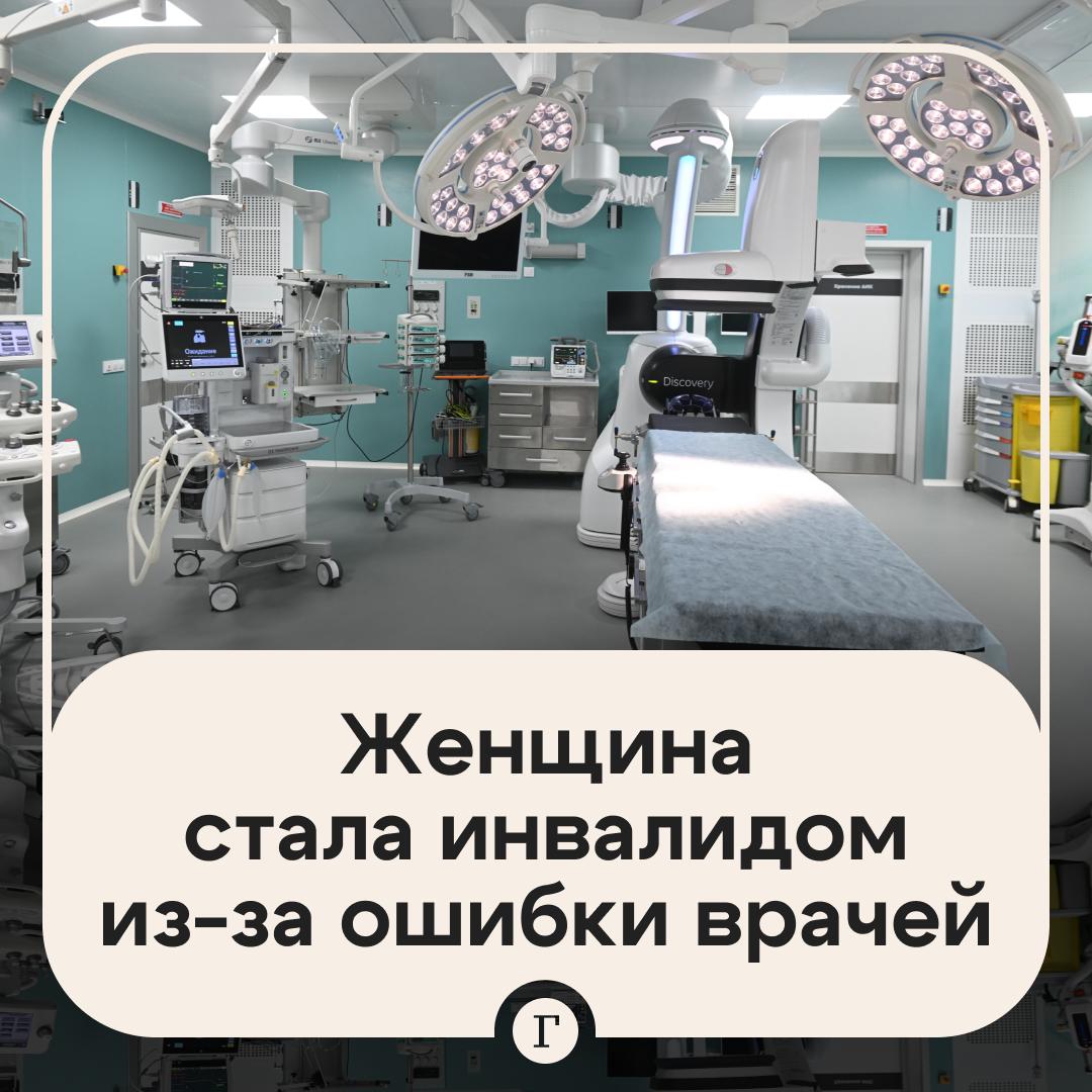 Врачи по ошибке удалили пенсионерке здоровую почку перепутав ее с другой пациенткой Как рассказала 65 летняя Полина Ходакина из Бурятии у нее выявили повышенный онкомаркер после чего она обратилась в Республиканский онкоцентр Медики сделали ей МРТ но после этого перепутали снимки Женщину направили на операцию по удалению органа с опухолью Но никакого образования на почке не было операция была не нужна Врачи сообщили женщине что произошла ошибка но ограничились извинениями Теперь Ходакина требует либо пересадить ей донорскую почку либо возместить ущерб СК возбудил уголовное дело