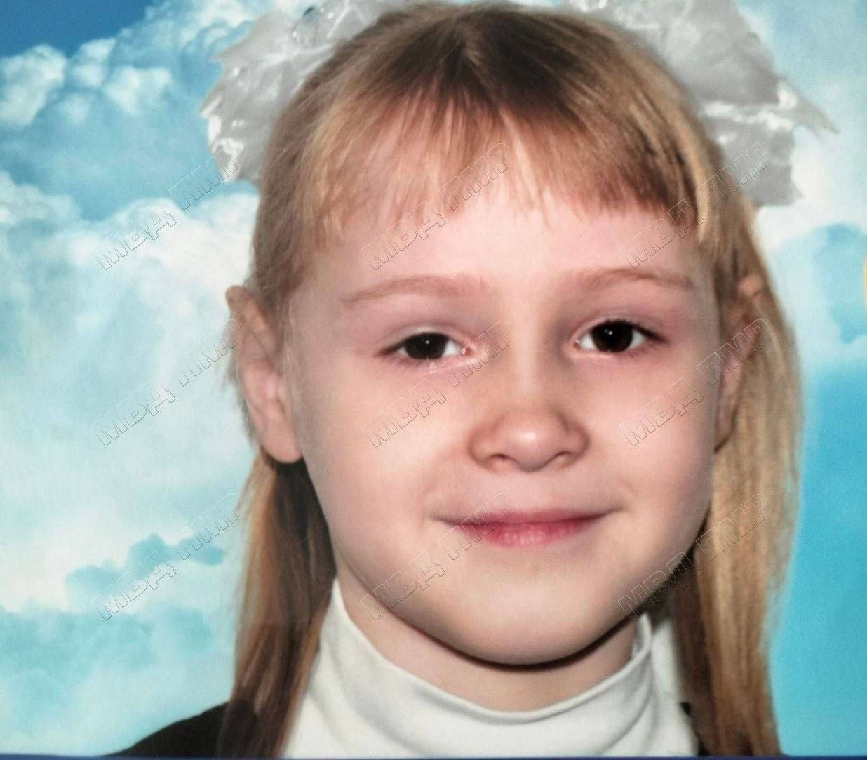 ‼ В Приднестровье пропала 12-летняяч девочка: Ушла на прогулку и больше суток ее никто не видел В Тирасполе устанавливают местонахождение 12-летней Анастасии Василенко. В субботу, 7 июня, в 9 часов утра девочка ушла на прогулку и до настоящего времени не вернулась. Ранее из дома не уходила. Приметы: на вид 12 лет, худощавого телосложения, рост 150 см, волосы светло-русые до плеч, глаза голубые, нос курносый, губы узкие. Была одета: зелёная футболка, джинсовые шорты синего цвета. Просьба ко всем, кому что-либо известно о местонахождении Анастасии Василенко, обратиться в ближайший отдел внутренних дел.