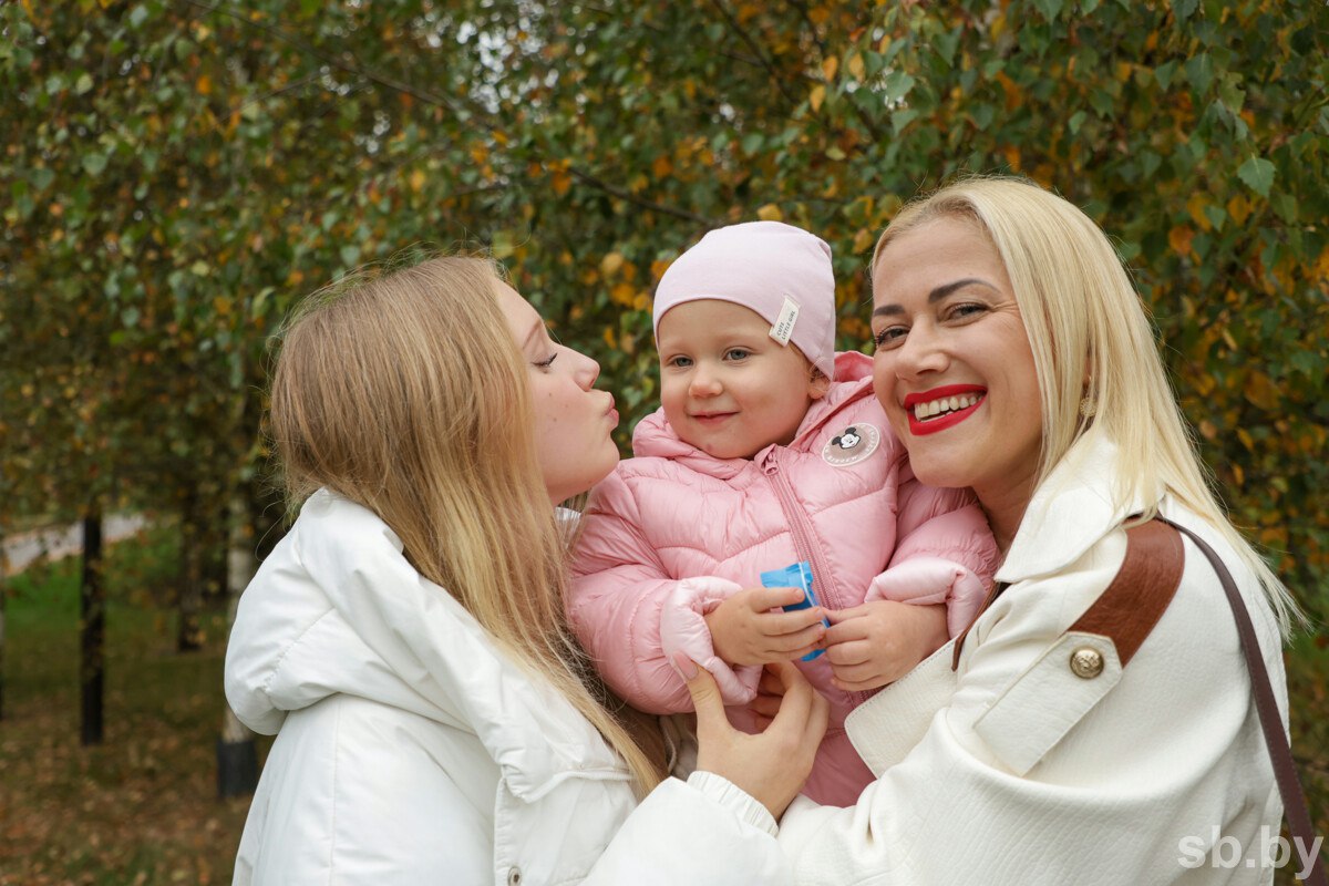 Размеры госпособий семьям воспитывающим детей возрастут с 1 ноября Выплаты увеличат на 0 7 Единовременное пособие на первого ребенка составит 10 БПМ или BYN 4910 90 при рождении второго и последующих детей 14 БПМ или BYN 6875 26 Единовременное пособие женщинам ставшим на учет в организациях здравоохранения до 12 недельного срока беременности составит 100 БПМ или BYN 491 09 Ежемесячное пособие семьям на детей в возрасте от 3 до 18 лет в период воспитания ребенка в возрасте до 3 лет составит 50 БПМ или BYN 245 55 Подробнее на SB BY Подписывайтесь sbbytoday