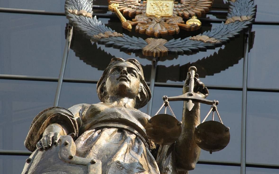 Доброволец СВО в Ставрополе через суд добился выплат за ранение и награду В Ставрополе ветеран доброволец СВО столкнулся с отказом в социальных выплатах на сумму 1 5 миллиона рублей Краевое министерство труда и соцзащиты мотивировало это тем что он служил в добровольческом подразделении а не был кадровым военным Таким образом государственная награда и полученное ранение изначально не были признаны основанием для выплат Исправить ситуацию помогла только прокуратура которая подала иск и доказала в суде незаконность позиции чиновников После судебного постановления участнику операции наконец назначили все положенные пособия Ставрополье 2  6     vavilon skfo