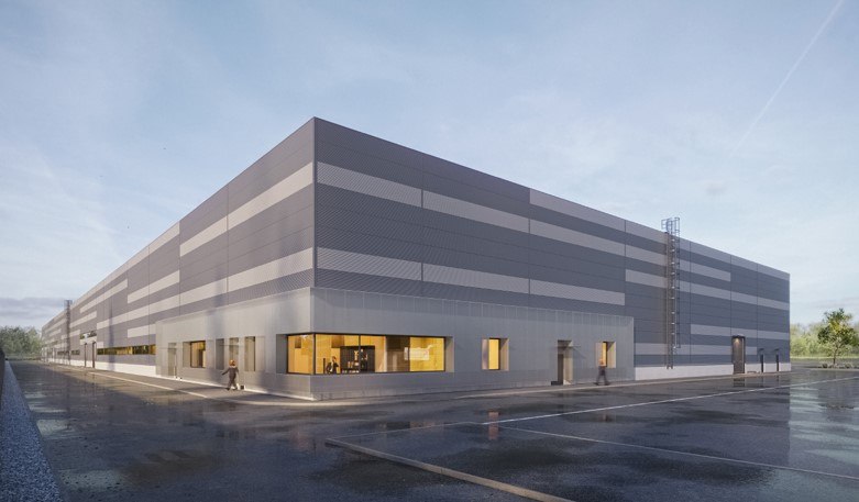 Завод по производству автоклавного газобетона построен в Зеленограде Предприятие расположено на Восточной коммунальной зоне между очистными сооружениями и Фирсановским шоссе Завод будет выпускать газобетонные блоки и армированные панели применяемые в жилищном и промышленном строительстве На предприятии будут работать более 100 человек Подробнее Производство автоклавного газобетона относится к относительно маловредным видам промышленности В технологическом процессе не применяются токсичные реагенты основное сырьё песок известь цемент вода и алюминиевая пудра в малых дозах Основной этап твердение материала в автоклавах под давлением и паром Значимых выбросов загрязняющих веществ в атмосферу такой процесс не предполагает а отходы производства как правило перерабатываются и возвращаются в производственный цикл На площадке размещены производственные цеха лаборатория контроля качества административные и бытовые помещения медицинский пункт а также зоны хранения сырья и готовой продукции Завод подключён ко всем инженерным сетям завершается пусконаладка оборудования после чего предприятие приступит к серийному выпуску продукции Предприятие стало первым введённым в эксплуатацию объектом промышленно строительного комплекса который строит группа компаний ФСК В трёх других зданиях которые сейчас строятся будут размещены завод по производству архитектурных стеклопакетов завод по производству светопрозрачных конструкций и модульных фасадов а также промышленный технопарк На всей площадке планируется задействовать более 800 человек zelenogradru