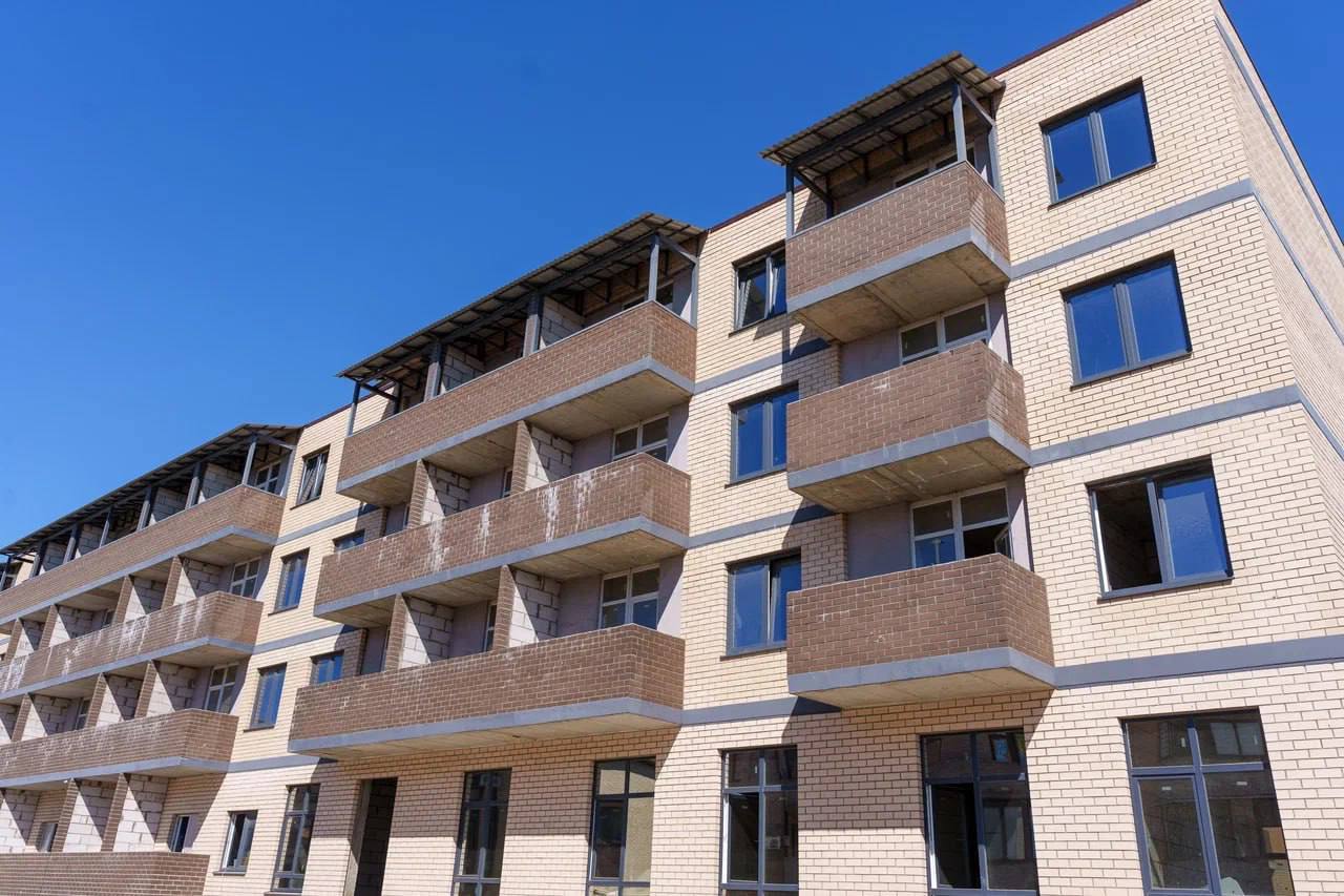 Доля микроквартир в России резко сократилась За последние полгода доля предложения малометражных студий в общем объеме экспозиции застройщиков в крупных российских городах снизилась до 8 6 Тренд на сокращение объемов строительства малогабаритного жилья в России начался во второй половине 2024 года