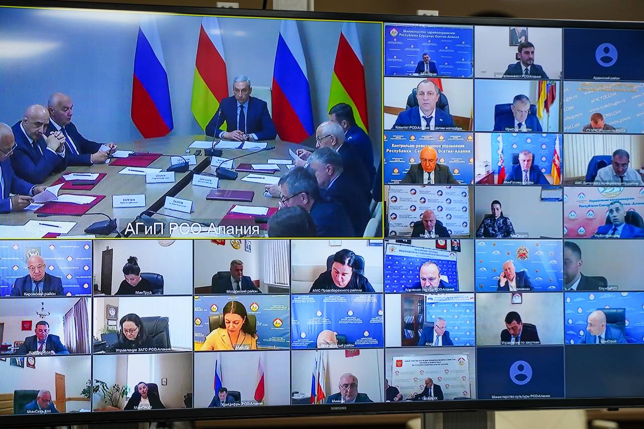 Утверждён порядок предоставления финансовой поддержки жителям Северной Осетии, участвующим по направлениям центров занятости во временных и общественных оплачиваемых работах Решение принято на заседании Правительства РСО – Алания. Цель инициативы – стимулирование занятости населения, включая поддержку молодежи, безработных и граждан, испытывающих трудности с поиском работы. Ее могут получить: несовершеннолетние в возрасте от 14 до 18 лет; зарегистрированные безработные; инвалиды; граждане предпенсионного возраста; другие категории. Размер поддержки составляет: 4 500 рублей — для несовершеннолетних 14-18 лет; 5 000 рублей — для безработных и трудоустраиваемых по особым категориям.