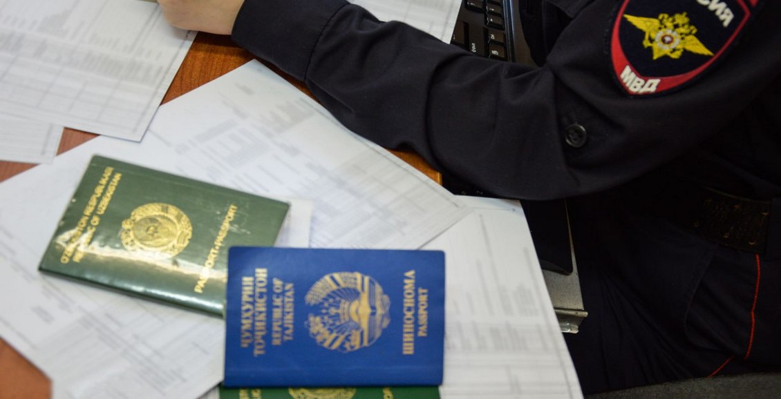 Бизнес леди из Елизова уличили в незаконной прописке мигрантов На Камчатке сотрудники полиции возбудили уголовное дело по факту фиктивной регистрации пяти иностранцев Незаконную прописку им оформила жительница Елизовского района Нажмите для подробностей   kam24 ru news main 20251119 122775 html utm source telegram utm medium messenger