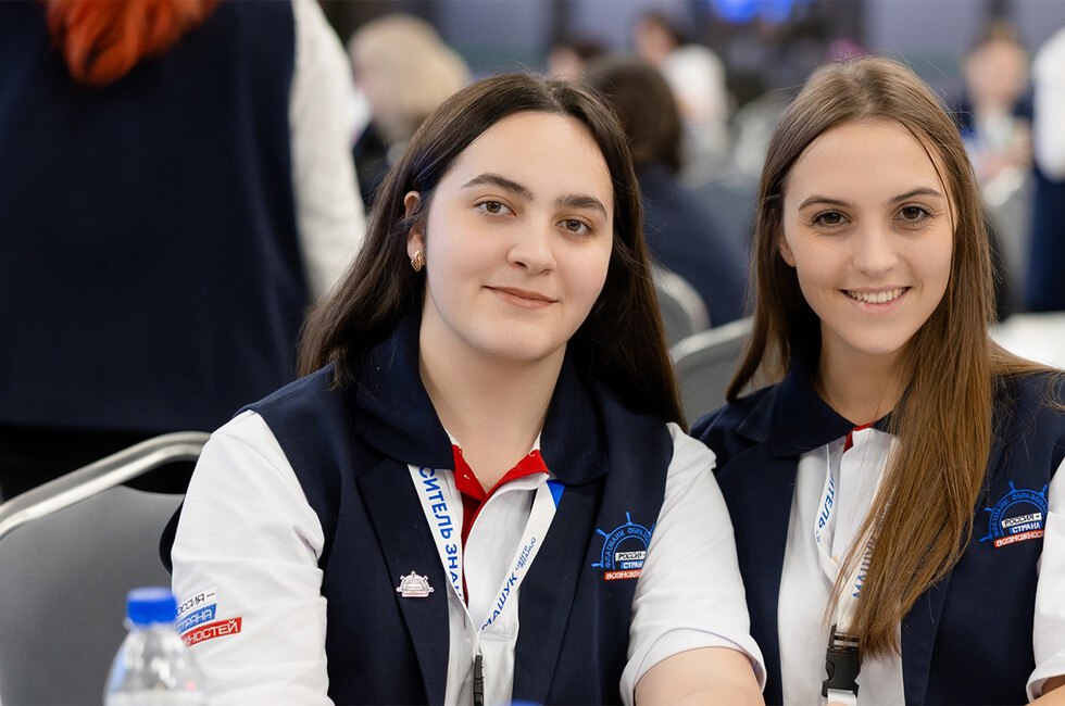 Флагманы образования зовут жителей ДНР доступ к платформе уже открыт Участниками проекта могут стать педагоги управленцы в сфере образования студенты учащиеся 9 11 классов На этапе предварительной регистрации открывается доступ к цифровой экосистеме проекта включающей два ключевых сервиса   Библиотека контента сотни образовательных курсов методических материалов кейсов и аналитики   Каталог возможностей персональная подборка конкурсов грантов стажировок форумов программ и других инициатив Читать полностью молодежь Фото АНО Россия страна возможностей  Подпишись на нас в MAX