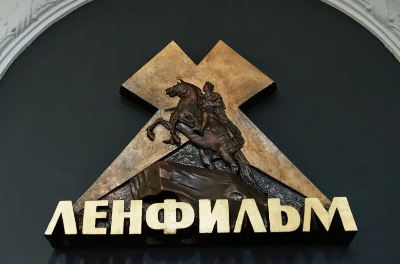 7 октября Минкультуры РФ продолжит помогать киностудии Ленфильм после ее передачи в собственность Санкт Петербурга также ведомство будет принимать участие в создании кризисного плана по восстановлению студии сообщила министр культуры РФ Ольга Любимова