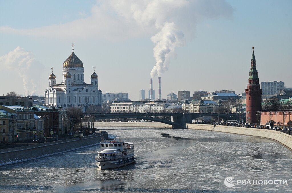 Резкое падение атмосферного давления ожидается в Москве Сейчас в столице оно на 10 12 единиц выше нормы но завтра давление упадет сразу на 17 единиц сообщают синоптики Подписаться на РИА Новости