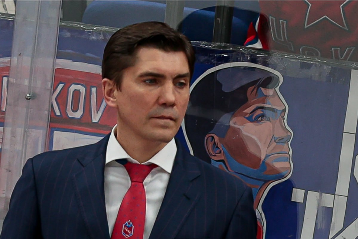 Никитин ответил на решение Локомотива оставить его без перстня чемпиона Главный тренер московского ЦСКА Игорь Никитин комментируя информацию об отказе ярославского Локомотива сделать ему чемпионский перстень из за ухода из клуба заявил что не обращает на это внимания Слова тренера приводит Матч ТВ Никитин и его штаб в прошлом сезоне привел ярославский Локомотив к первой в истории клуба победе в Кубке Гагарина а потом ушли в ЦСКА Матч ТВ писал что Никитина не пригласили на чемпионский парад и не сделали ему чемпионский перстень Важно было выиграть с Локомотивом Кубок а остальное непринципиально Я и тренерский штаб на это не обращаем внимания сказал Никитин Global Look Press Подписаться на РБК Спорт